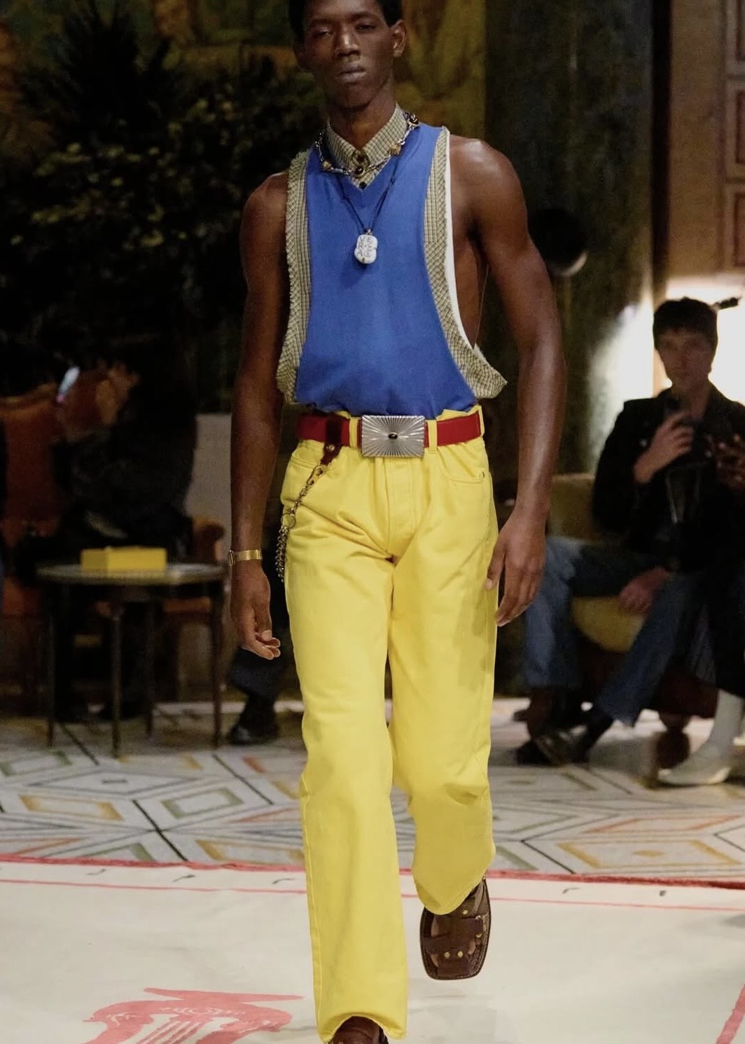 Mid90s Versace Jeans Couture_12